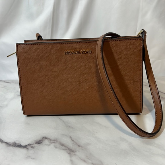 NWT Michael Kors Sheila Small Crossbody - Picture 1 of 6